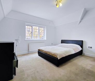 Buckingham House, Monks Drive, London W3 - Photo 4