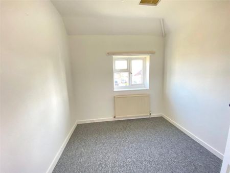 4 bedroom semi-detached house to rent - Photo 3
