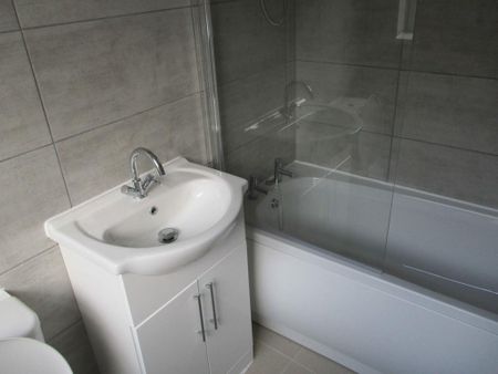 2 bedroom terraced house to rent - Photo 4