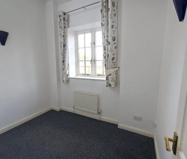 3 bedroom end of terrace house to rent - Photo 4