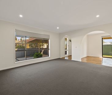 Fabulously Renovated Townhouse - Move Straight in - Photo 2