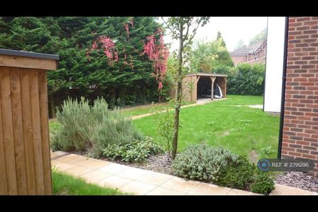 2 bedroom flat to rent - Photo 4