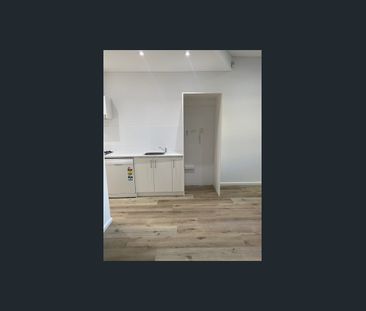 Stylish 3 Bedroom Townhouse - Close to Everything ! Inspect by appo... - Photo 1