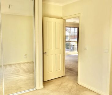 Beautiful 3-Bedroom Unit in Prime Bonbeach - Photo 6