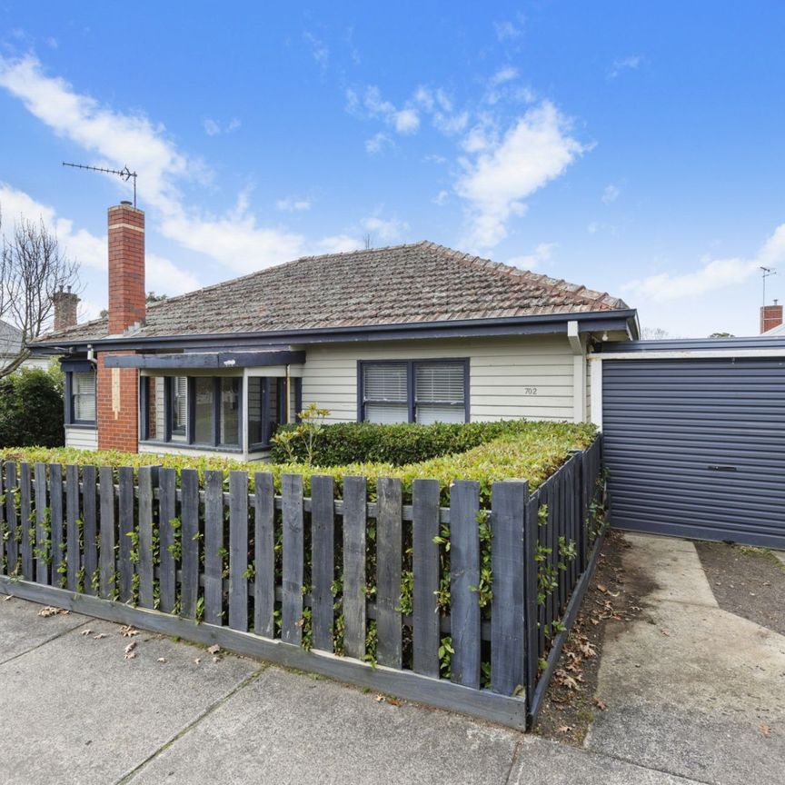 702 Ligar St, Soldiers Hill VIC 3350 - Photo 1