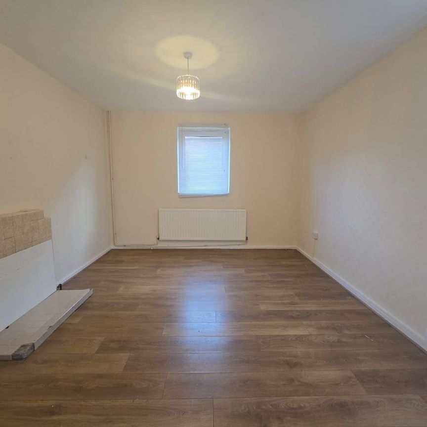 4 Bed Maisonette, Rogers Road, E16 - Photo 1