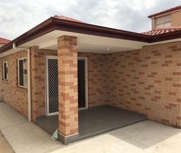 Beautiful 2 Bedroom Grannyflat - Photo 5