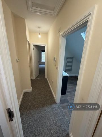 3 bedroom flat to rent - Photo 4