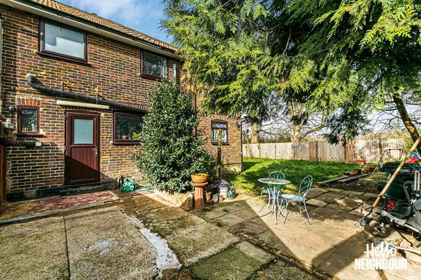 3 bedroom end of terrace house to rent - Photo 1