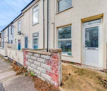 3 bedroom terraced house to rent - Photo 5