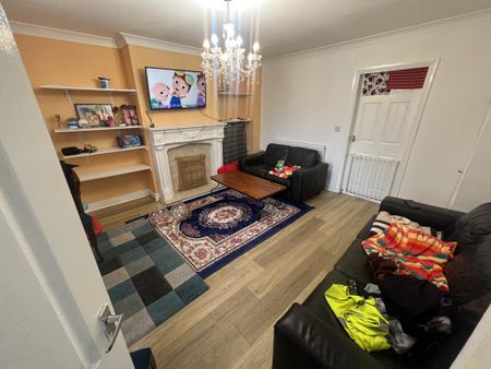 3 bedroom semi-detached house to rent - Photo 4