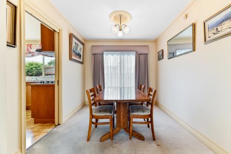 Large but low maintenance single level villa! - Photo 4