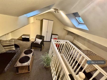 1 bedroom in a house share to rent - Photo 4