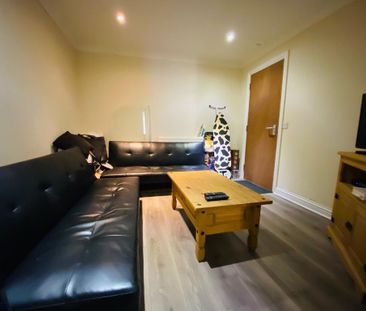 1 bedroom in a flat share to rent - Photo 6