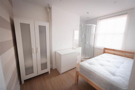 4 bedroom terraced house to rent - Photo 5