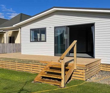 Four bedroom house with indoor outdoor living - Photo 3