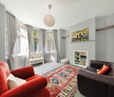 Short Flexi Stay 2-Bed House Dallas Road NW9 - Photo 1