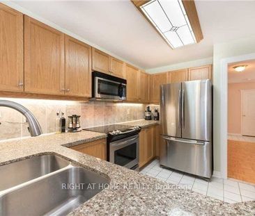 Detached Home For Lease | N8123966 - Photo 2