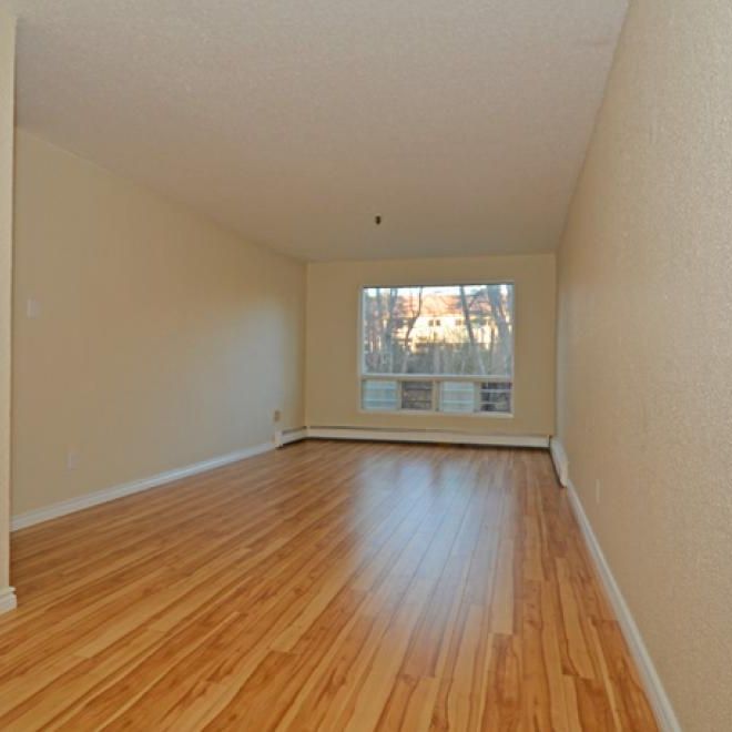 175-211 Harlington Crescent - Photo 1