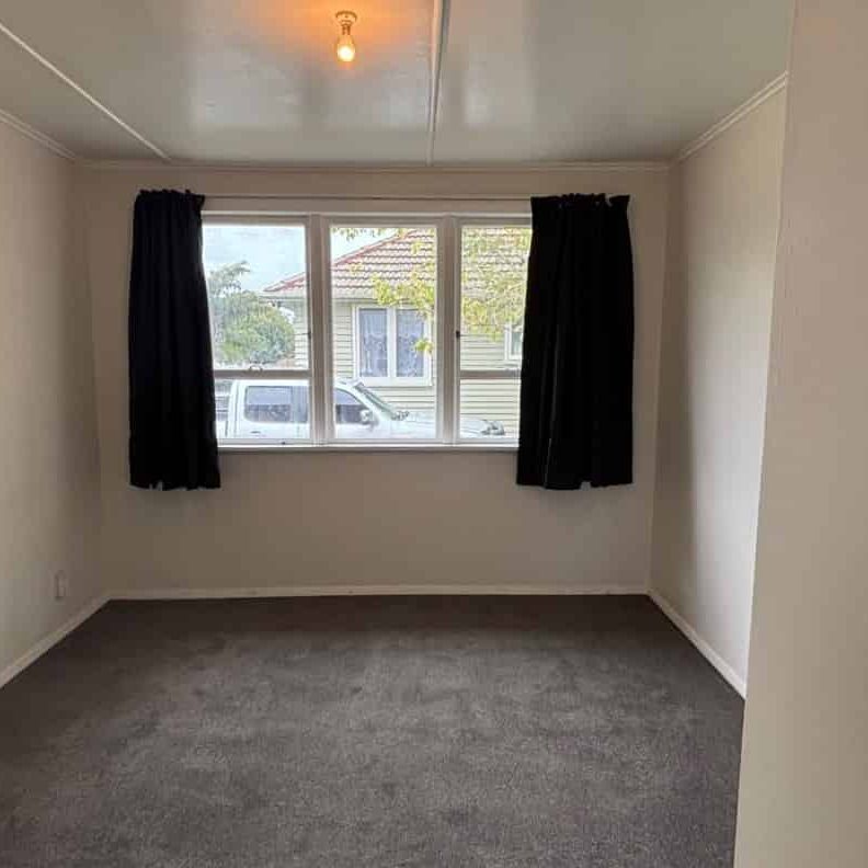 Two bedroom home in Camberley - Photo 1