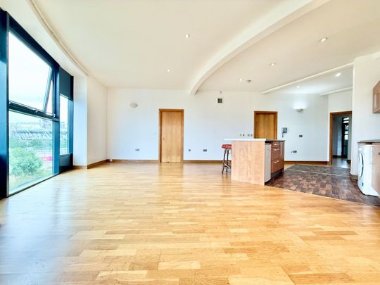 2 Bed Flat, Omega Works, E3 - Photo 1