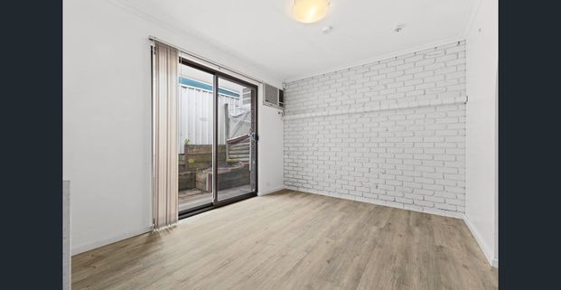 Comfortable Family Home in Leafy Redwood Park - Photo 1