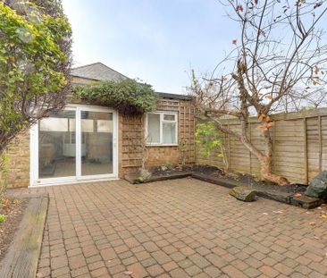 3 bedroom end of terrace house to rent - Photo 2