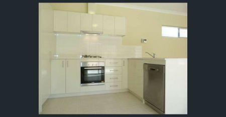 Modern Coastal Living in a Private Laneway Setting - Photo 5