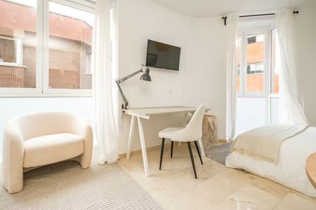 Calle de la Salvia, Madrid, Community of Madrid 28039 - Photo 2