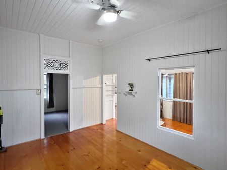 Beautiful 3-Bedroom Queenslander for Rent - Photo 5