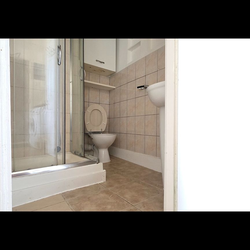 Studio Flat, Brooke Road, N16 - Photo 1