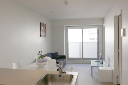 Furnished CBD 2 Bedroom Apartment - Photo 2