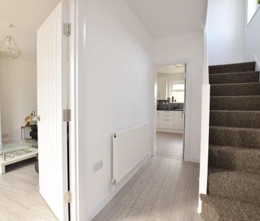 4 bedroom semi-detached house to rent - Photo 1