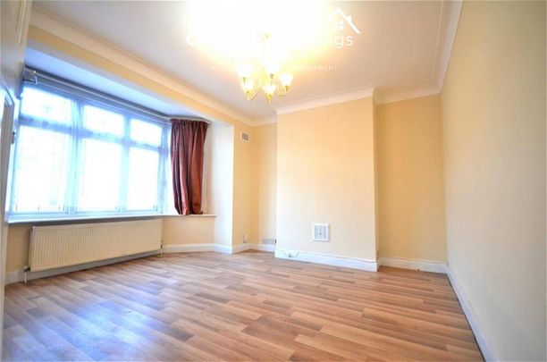 4 bedroom end of terrace house to rent - Photo 1