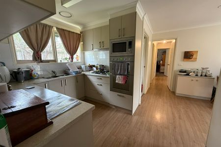 3 Trawalla Court, Hampton Park VIC - Photo 4