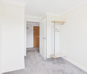 Wolf Lane, Windsor, Berkshire,SL4 - Photo 6