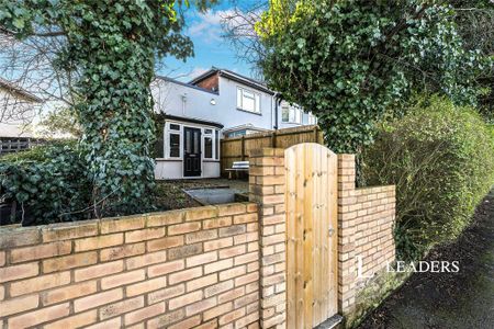 3 bedroom semi-detached house to rent - Photo 4