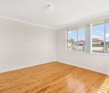 Beautiful Three Bedroom Home! - Photo 5