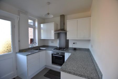 2 bedroom semi-detached house to rent - Photo 2