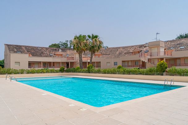 Appartement meublé 2 pièces, joliment décoré, terrasse sud sans vis-à-vis. - Photo 1