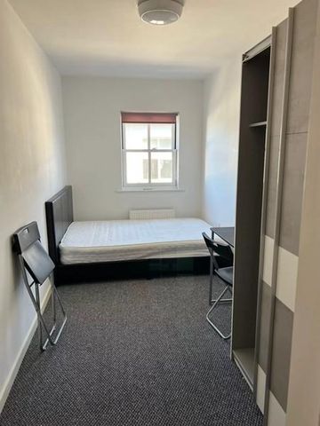 3 bedroom private hall to rent - Photo 4