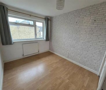 4 bedroom end of terrace house to rent - Photo 3