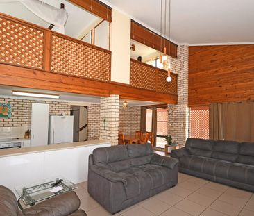 Spacious Family Home with Pool – Close to Burrum River - Photo 1