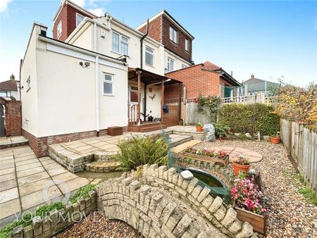 4 bedroom semi-detached house to rent - Photo 3