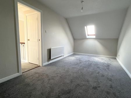 4 bedroom semi-detached house to rent - Photo 3