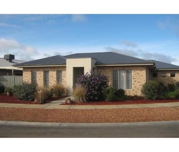 Impressive Home! READY TO MOVE IN - Photo 2