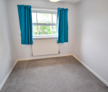 3 bedroom end of terrace house to rent - Photo 2