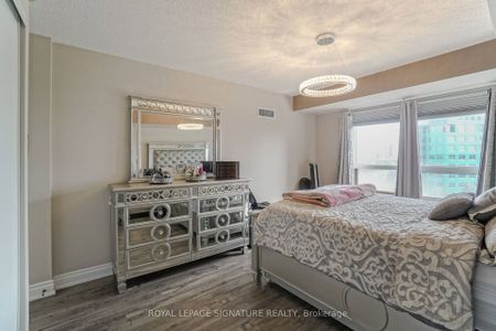For Lease - 25 Kingsbridge Garden Circle Unit# 727, Mississauga, Ontario - Photo 3