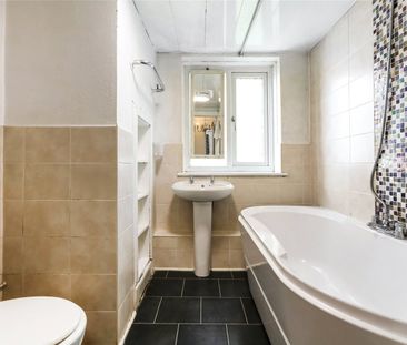 3 Bed Flat, Mossview Quadrant, G52 - Photo 1