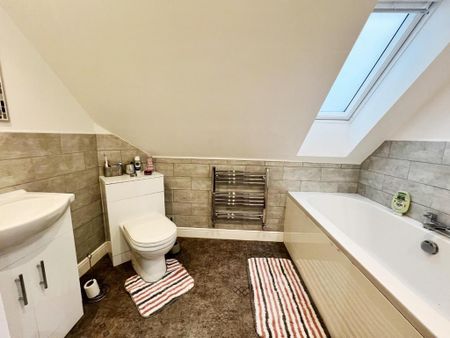 4 bedroom detached bungalow to rent - Photo 3